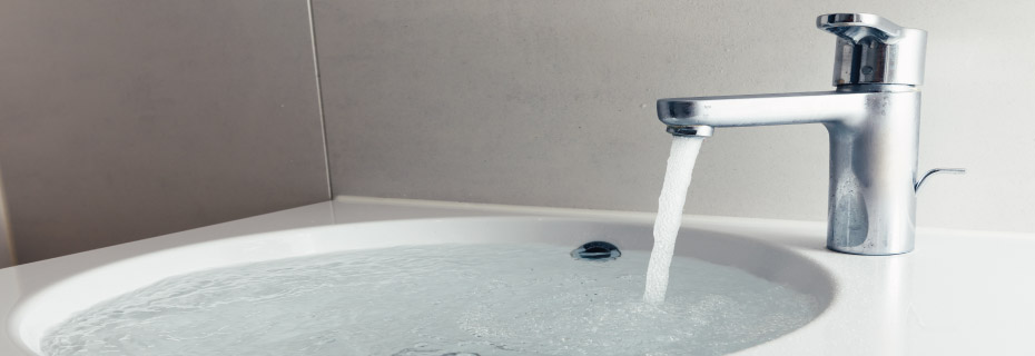 Éliminez et prévenez les obstructions dans vos installations sanitaires