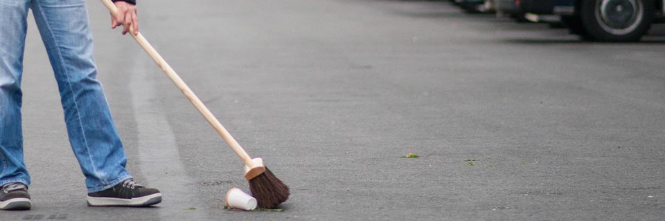 De juiste materialen voor het vegen van je parking
