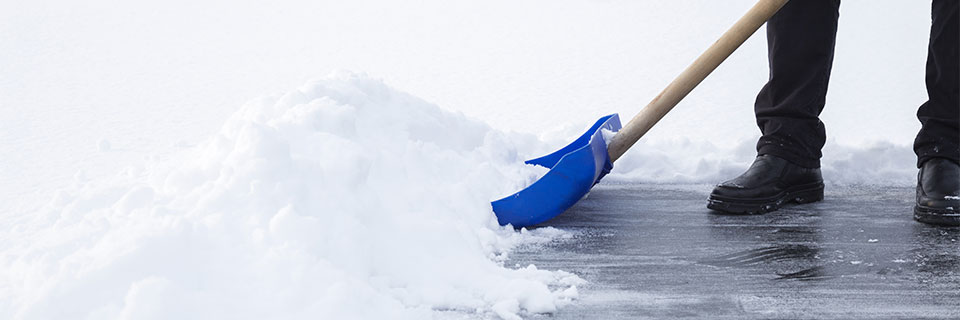Une cour de récréation sûre pendant la période de gel hivernal